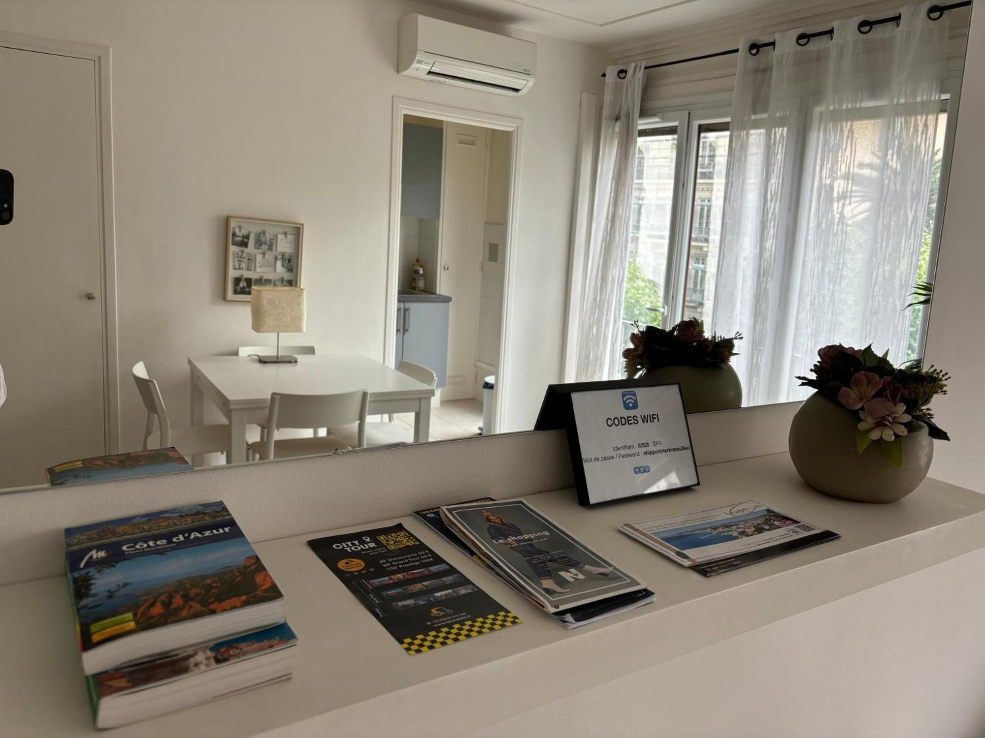 Bel Appartement De Gill Centre Ville Nice Exterior photo
